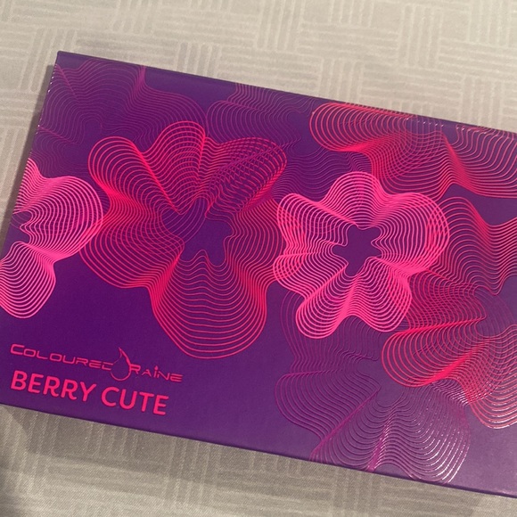 Coloured Raine Berry Cute Eyeshadow Palette - Picture 3 of 3